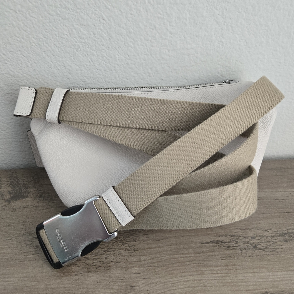 COACH Belt Bag in Crossgrain Leather Chalk - Picture 9 of 14